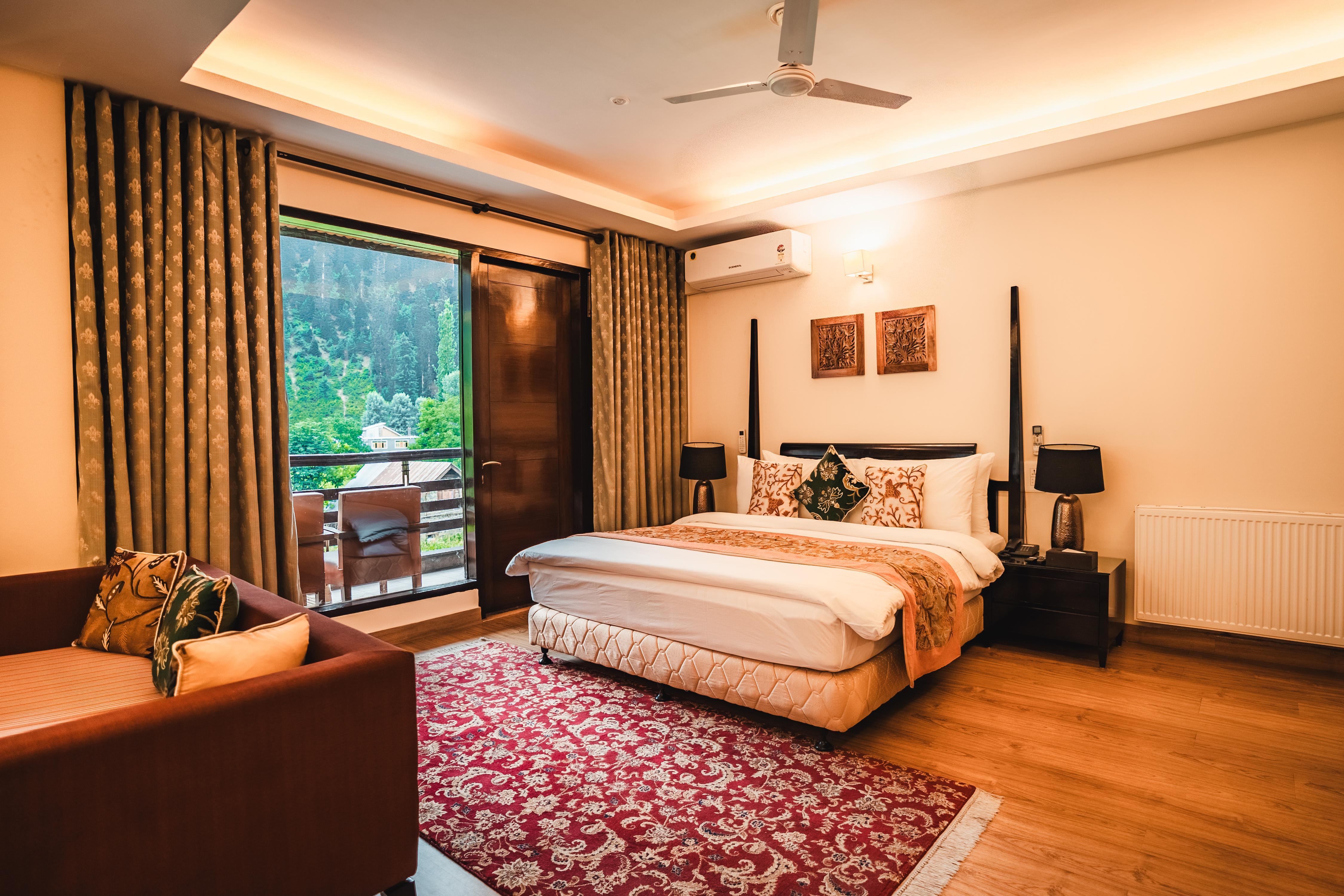 Heevan Villas Sonamarg - River Front Luxury - Tap to explore photos