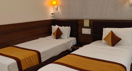 HOTEL YASH GRAND Room Type - Twin Bed Room with Bathtub Deluxe