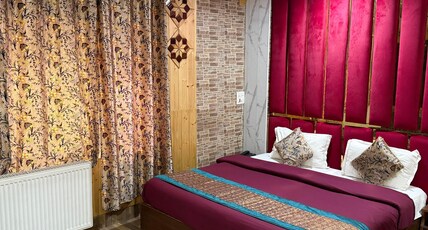 Hotel Star of Kashmir Room Type - Deluxe Room Hotel Star of Kashmir Room Type - Deluxe Room