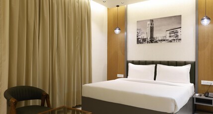 Pride Premier Solitaire Dehradun Room Type - Superior Room with Working Desk