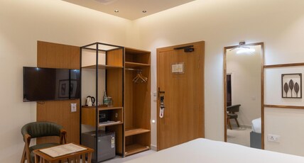Pride Premier Solitaire Dehradun Room Type - Delux Room with Working Desk (Non-Window)