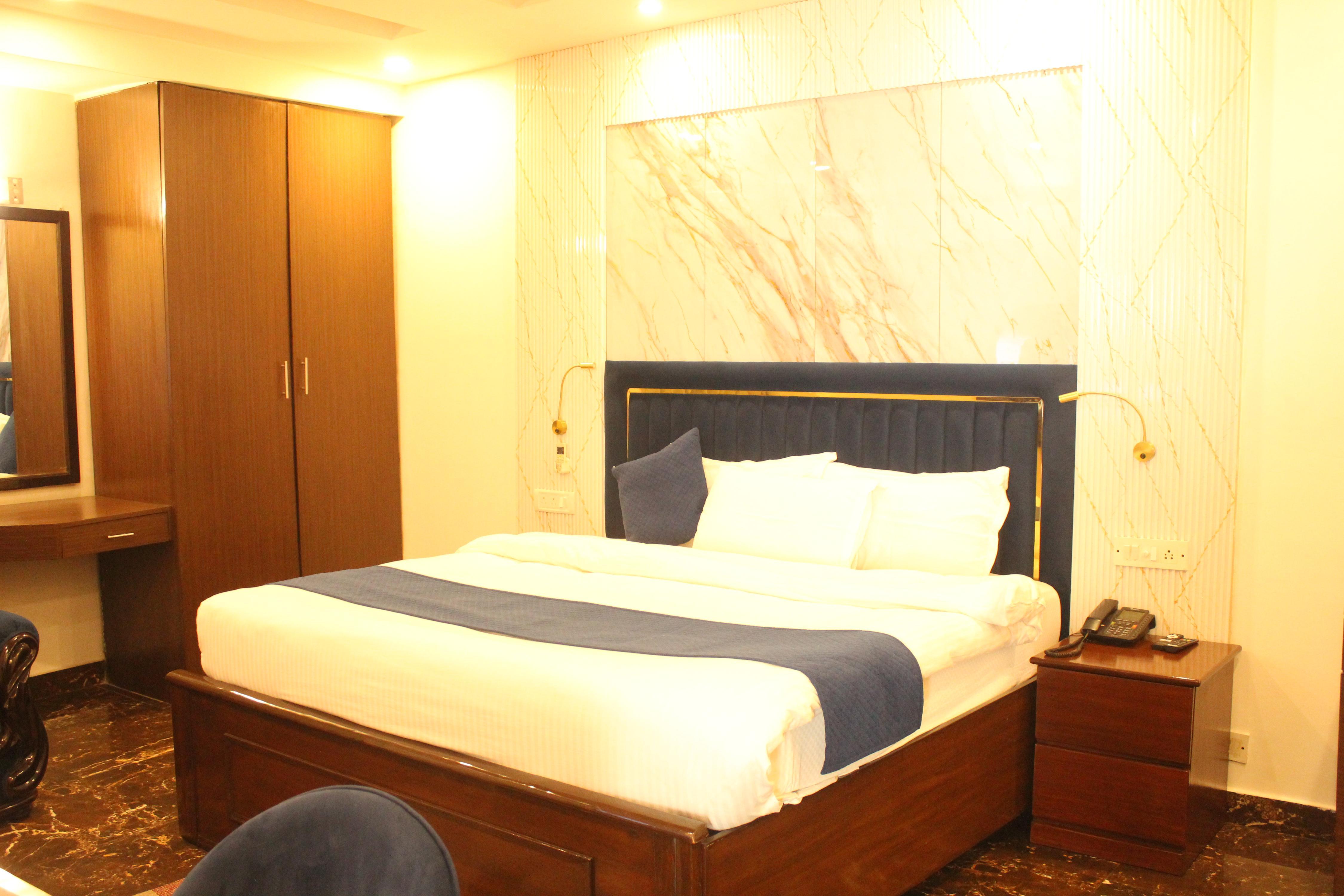Hotel Shyama International Room Type - Deluxe King Room