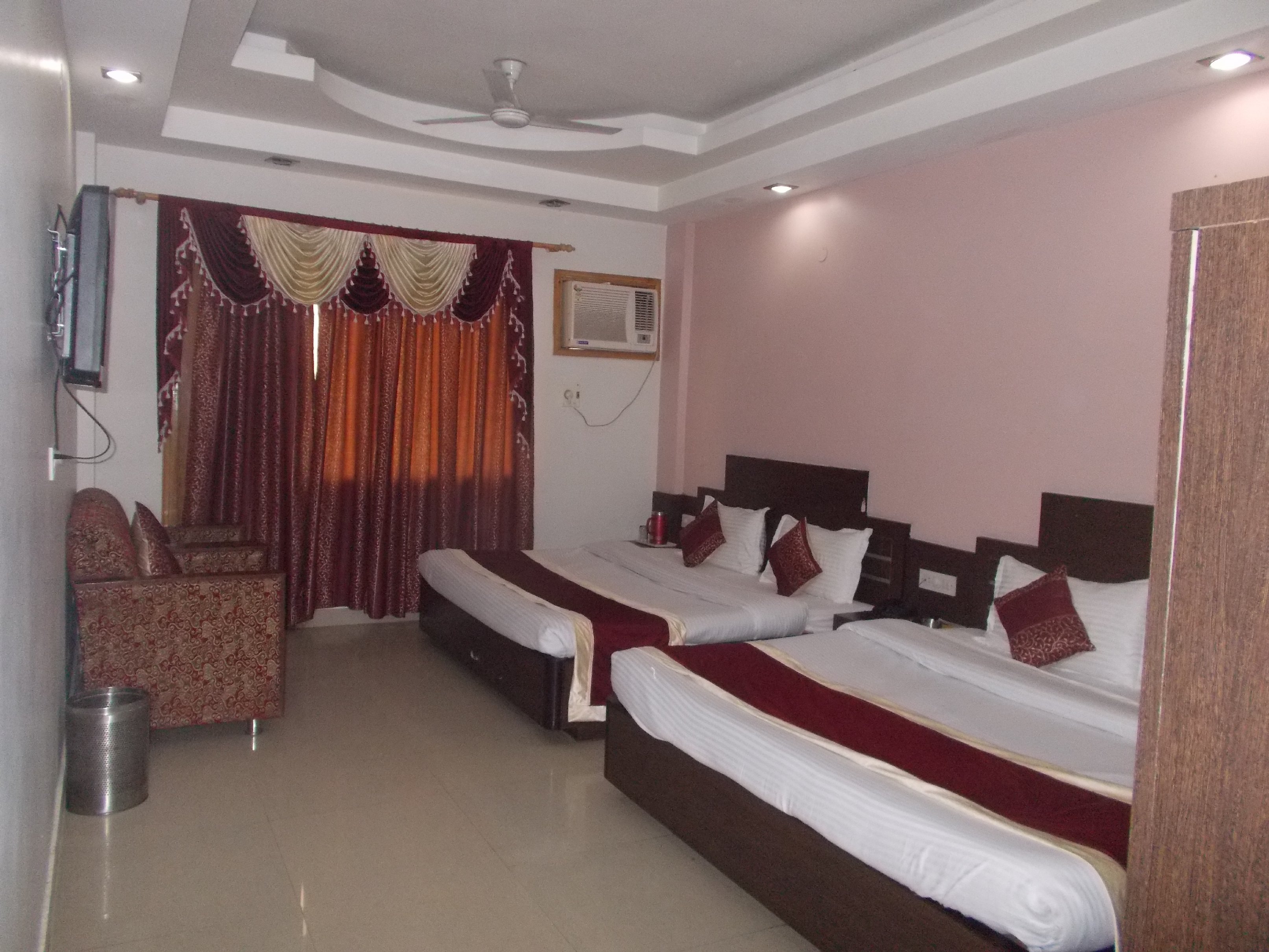 Hotel Shree Palace (200m from Katra Railway Station) Room Type - Family 4 Bed Room
