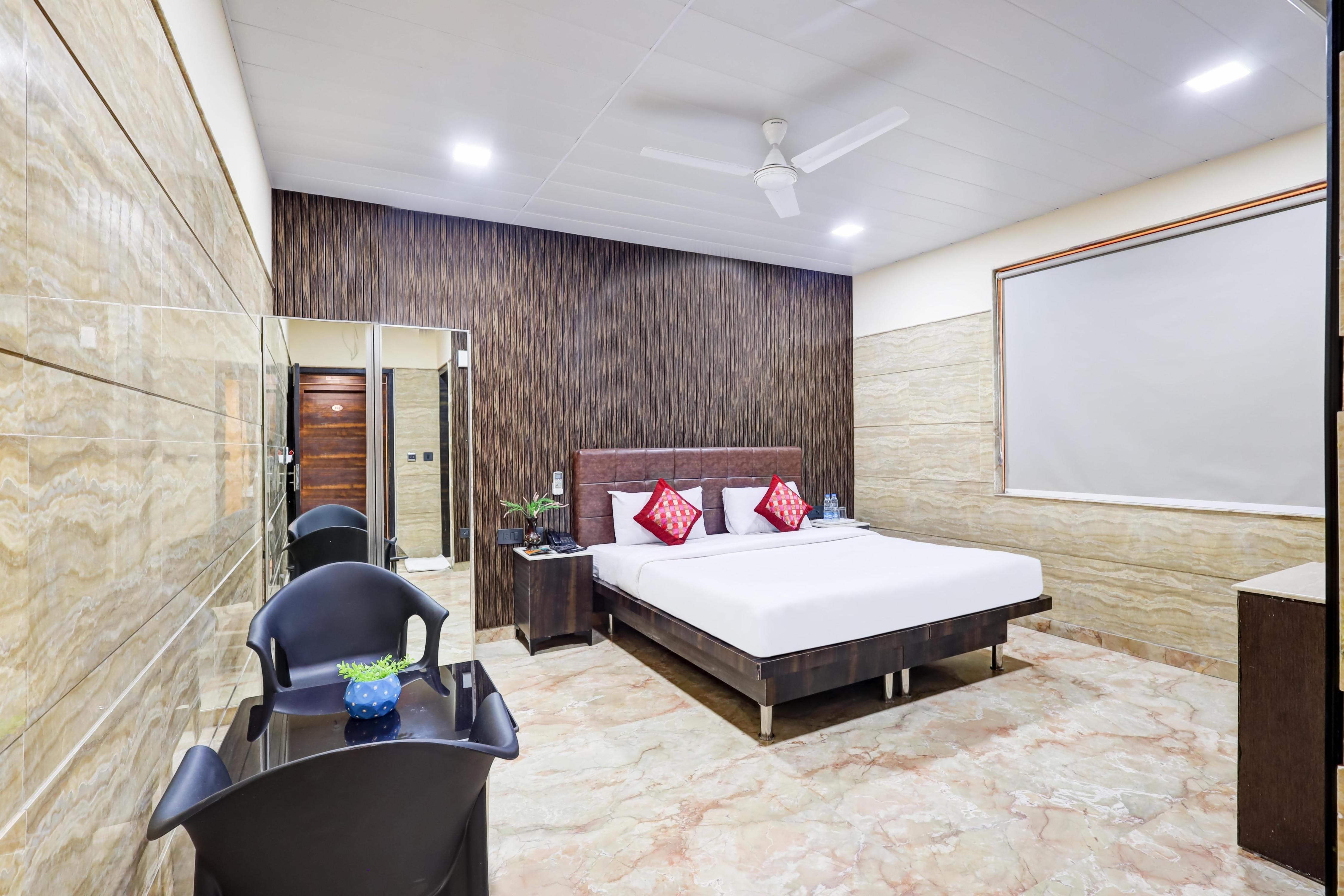 Hotel Singh Palace Room Type - Super Deluxe room
