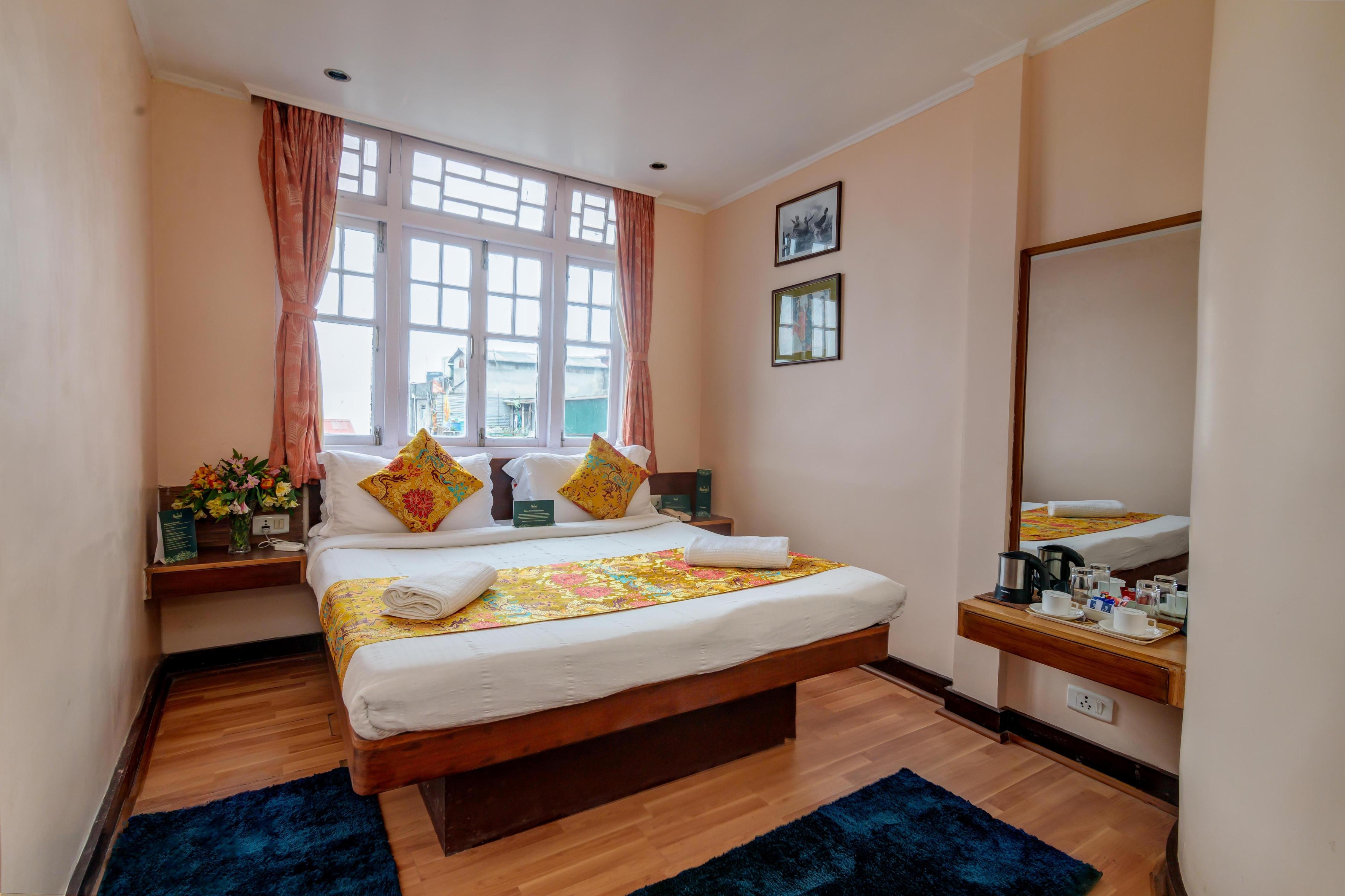 Muscatel Springburn - 100 Mts from Mall Road - Tap to explore photos