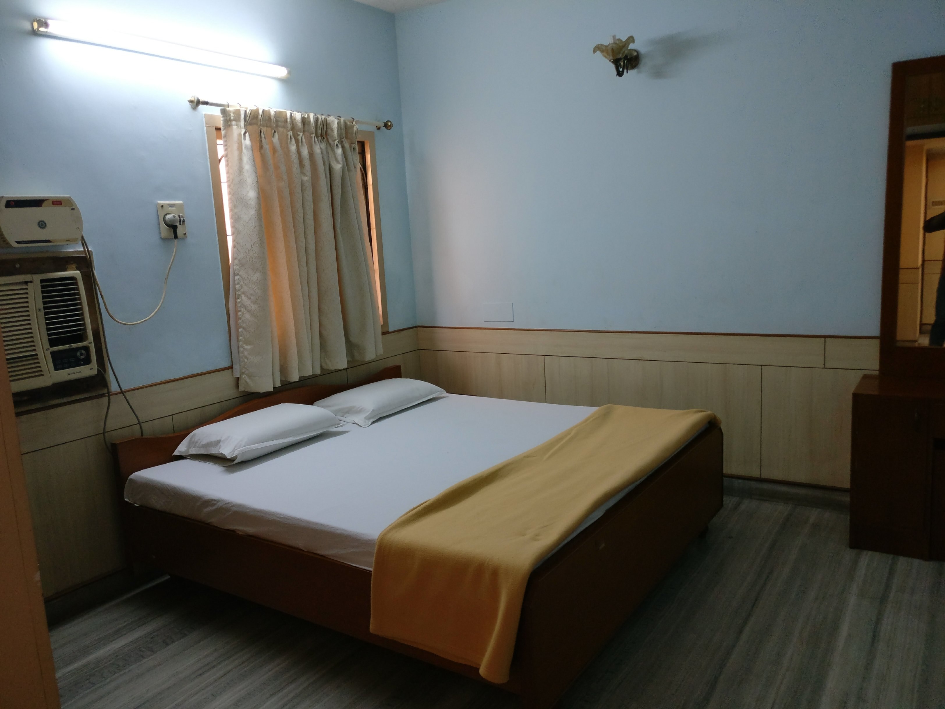 ARS Nest Serviced Aparments(vadapalani) - Tap to explore photos