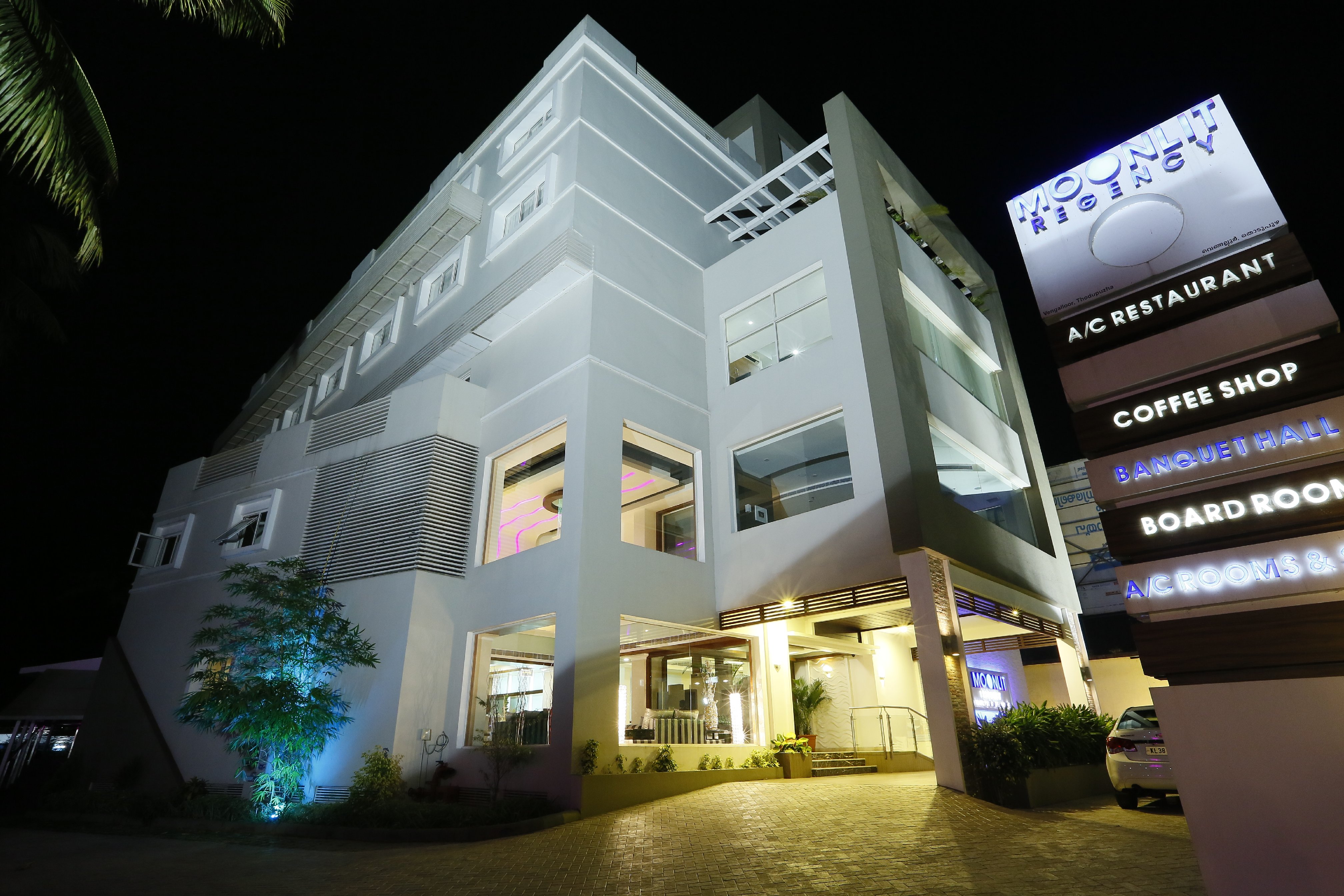 Hotel Moonlit Regency