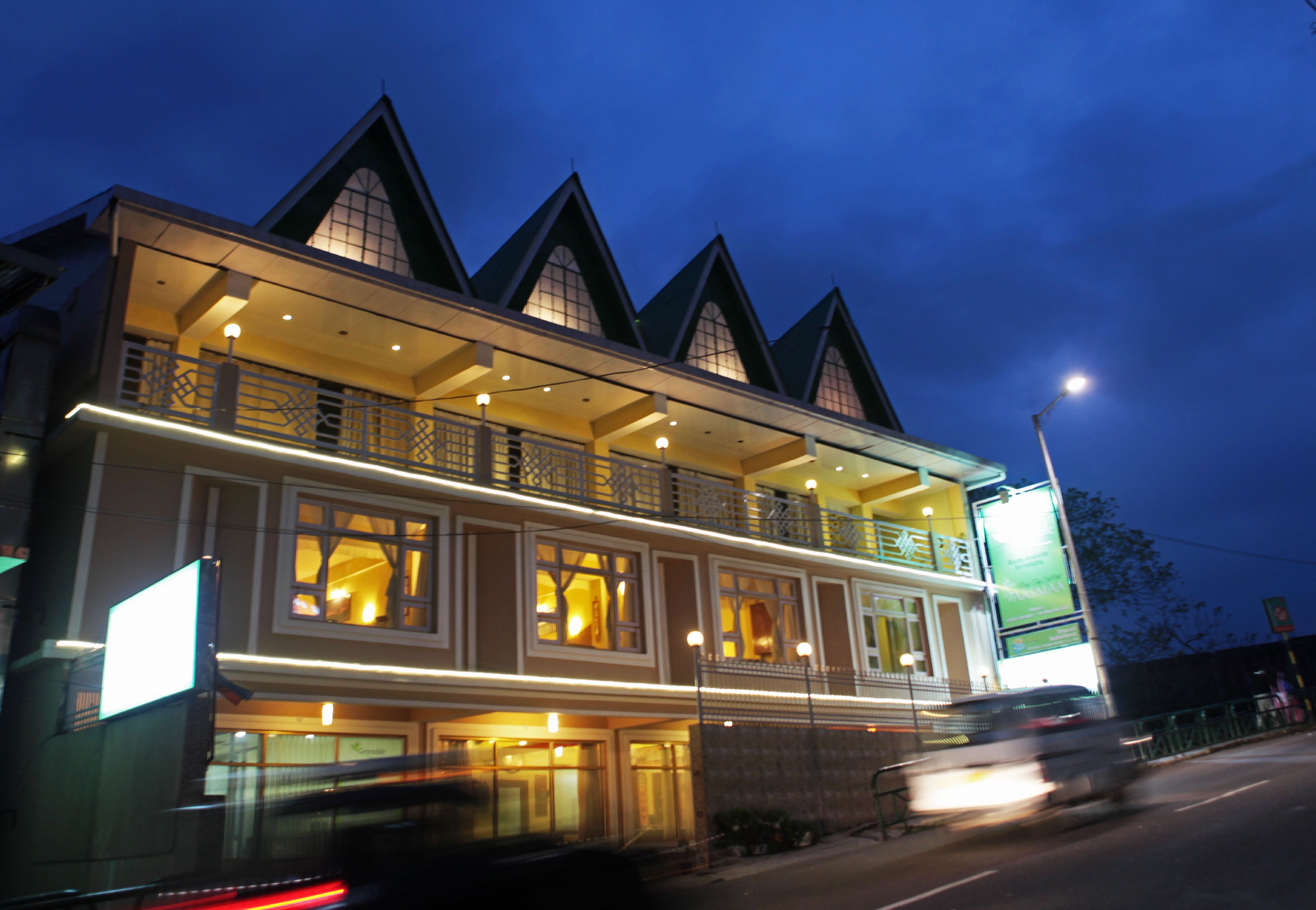 Greendale Residence (5 min walk to m.g marg) - Tap to explore photos