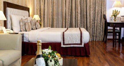 TreeHouse Queens Pearl Room Type - Luxury Suite with King Bed