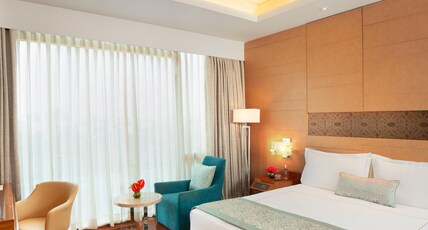 Taj City Centre, Gurugram Room Type - Superior Room with Bathtub, King Bed