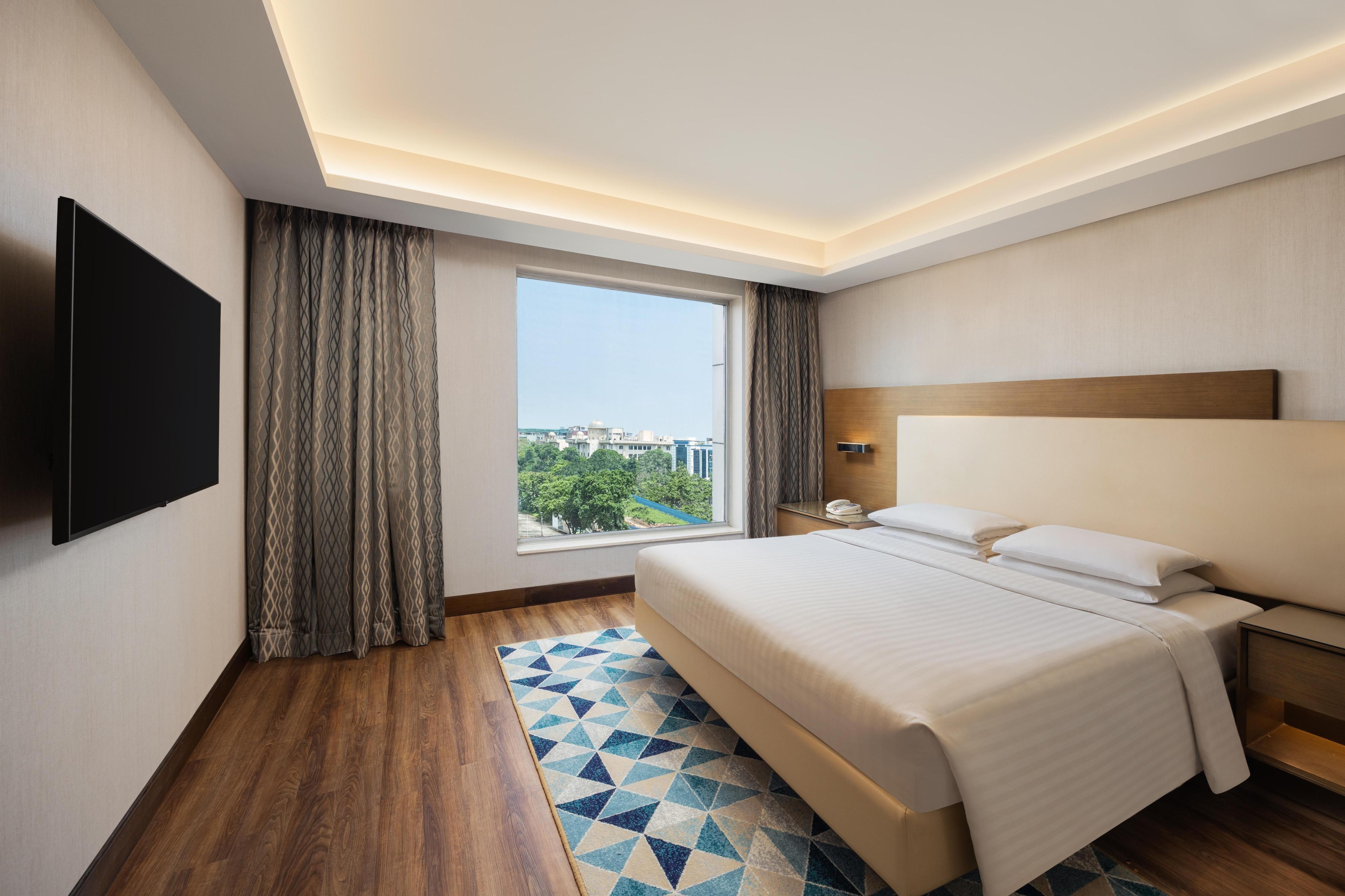 Courtyard by Marriott Bhopal Room Type - Guest Room, 1 King, Courtyard View