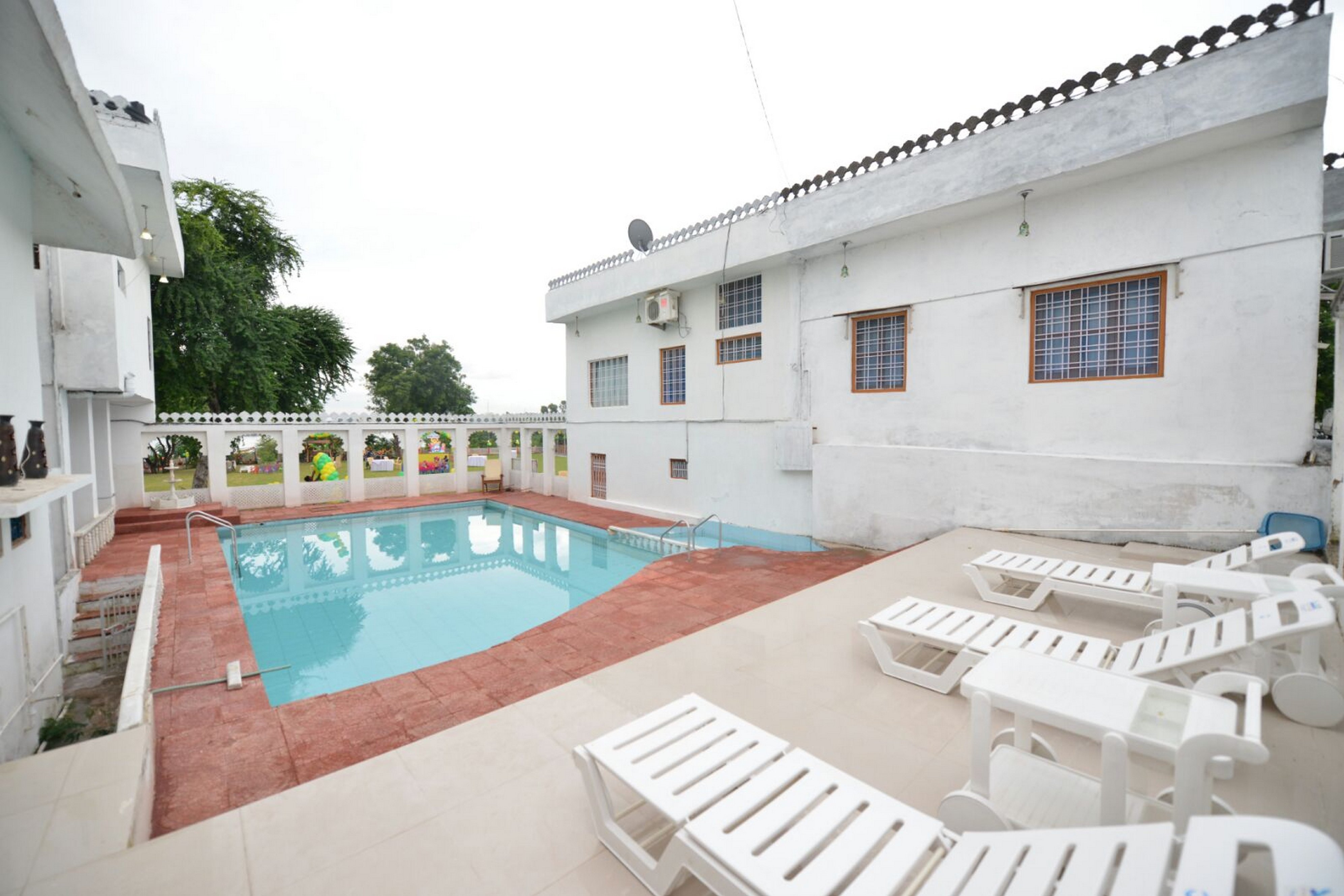Devendra Garh Palace ( Luxury Paying Guest House) - Tap to explore photos
