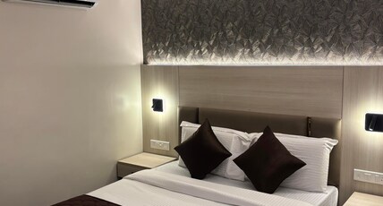 Hotel North Gate Room Type - Compact Queen Bed