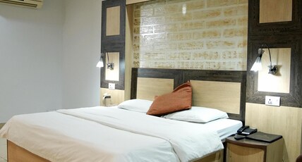 Hotel Meridian Palace (With Hot & Cold Air Conditioning) Room Type - Deluxe Room