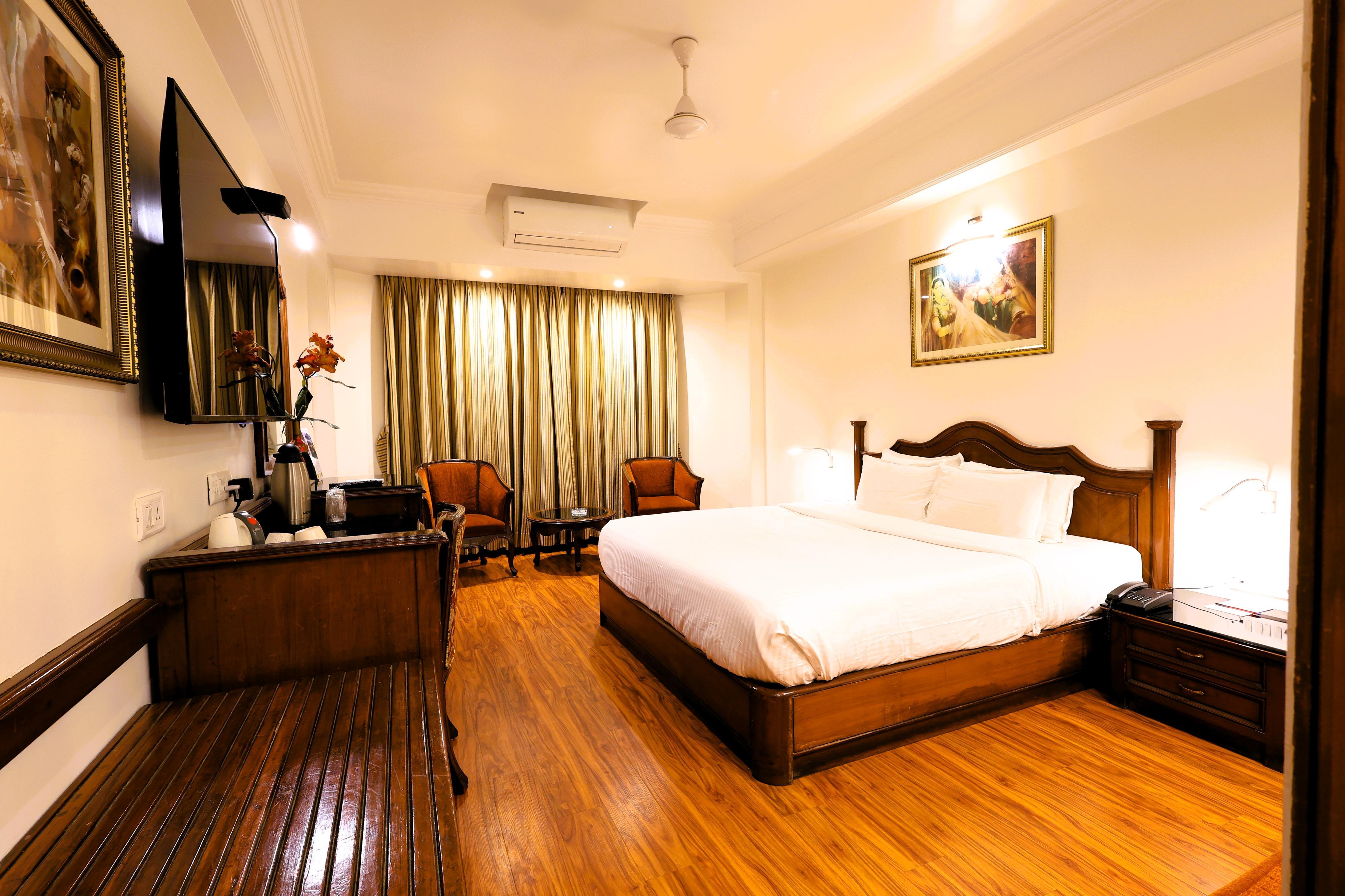 The Highway View(Shikara) Room Type - Super Deluxe Room The Highway View(Shikara) Room Type - Super Deluxe Room