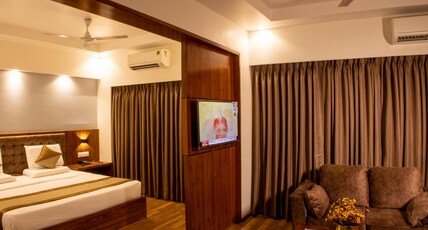 Metro Plaza Hotel by RAK Rooms Room Type - Luxury Suite Metro Plaza Hotel by RAK Rooms Room Type - Luxury Suite