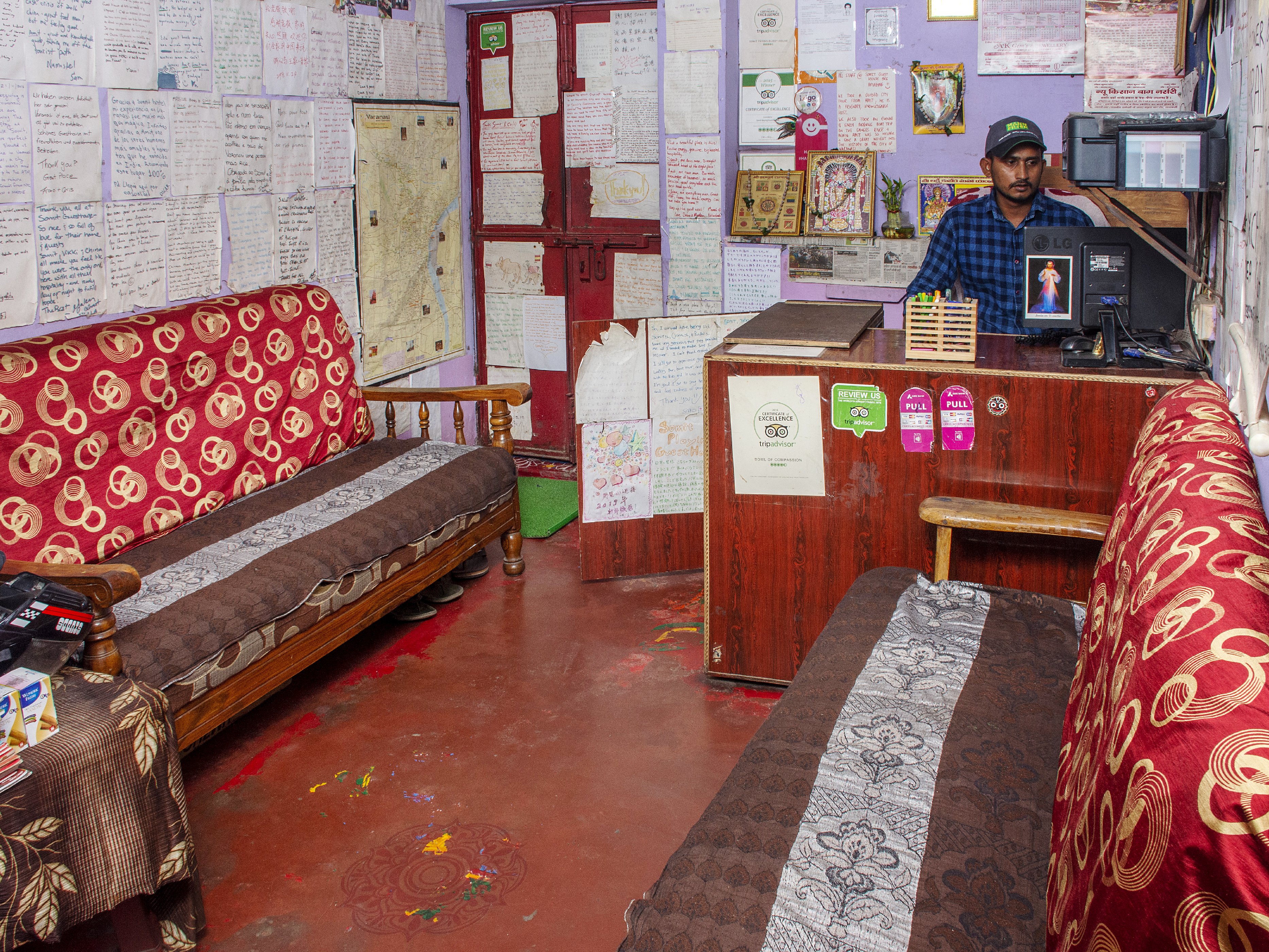 Somit Paying Guest House - Tap to explore photos