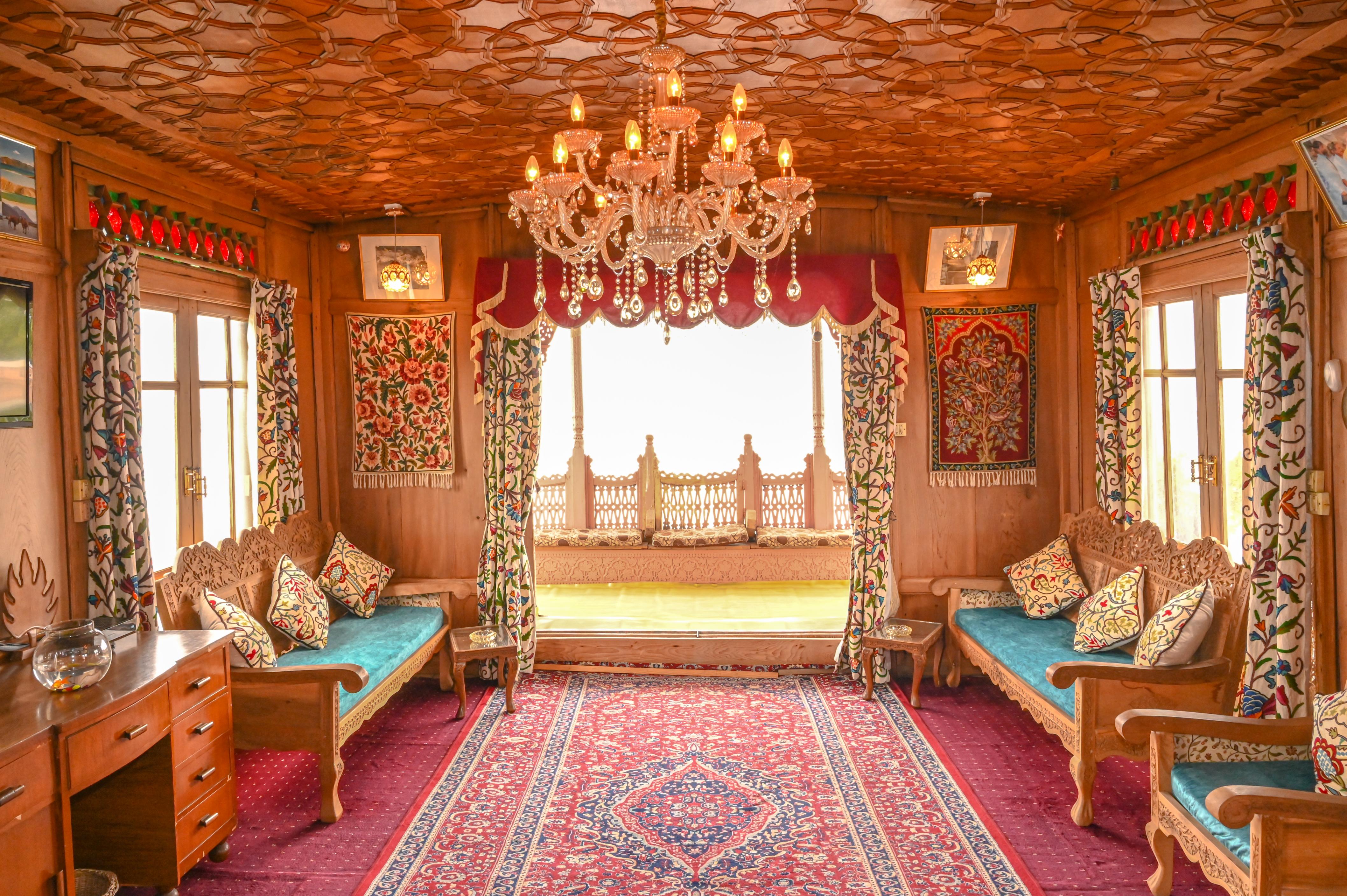 Golden Flower Heritage Houseboat - Tap to explore photos