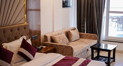 Hotel Paradise Mansion @ Mall Road (Free Onsite Parking), Mussoorie Room Type - Deluxe Valley View Room with Balcony
