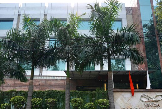 Venizia Sarovar Portico