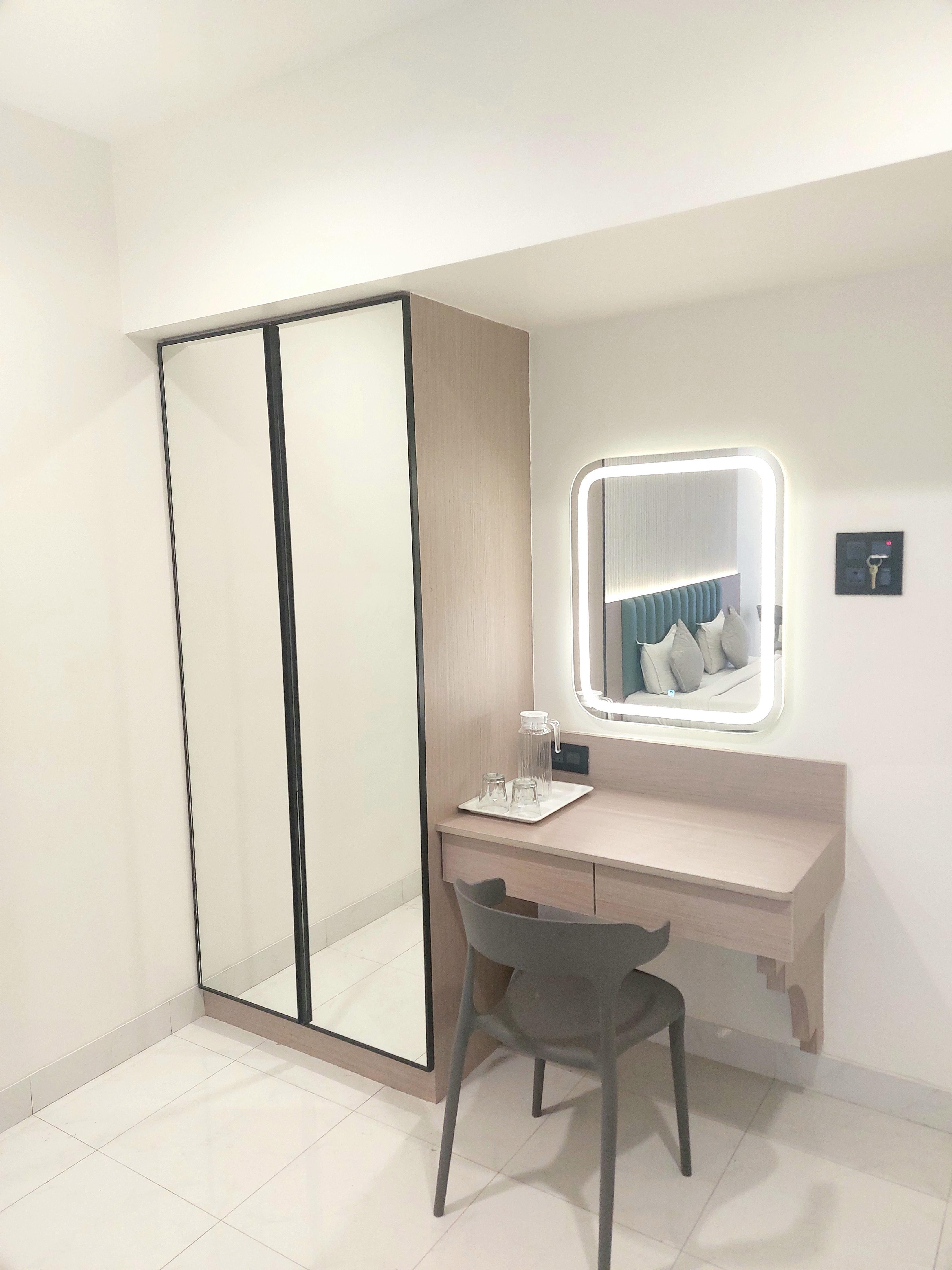 Hotel Royal Palace - Tap to explore photos