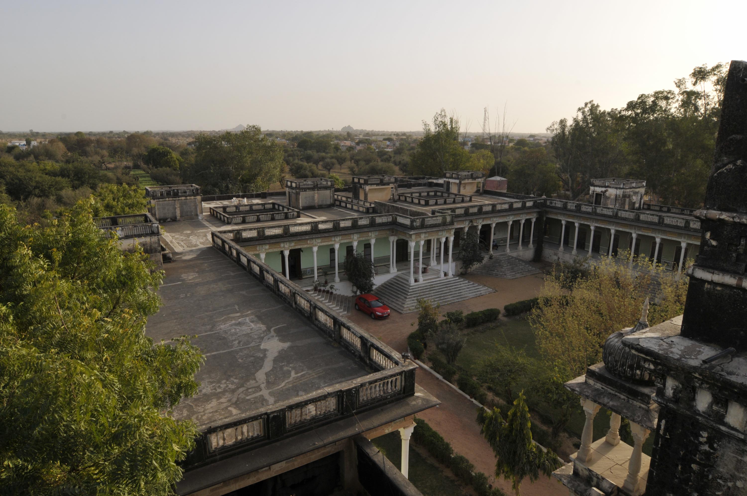 Neemrana's - Piramal Haveli - Tap to explore photos