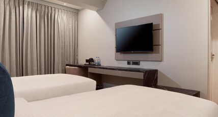 44OASIS Room Type - Executive Twin Bed Room