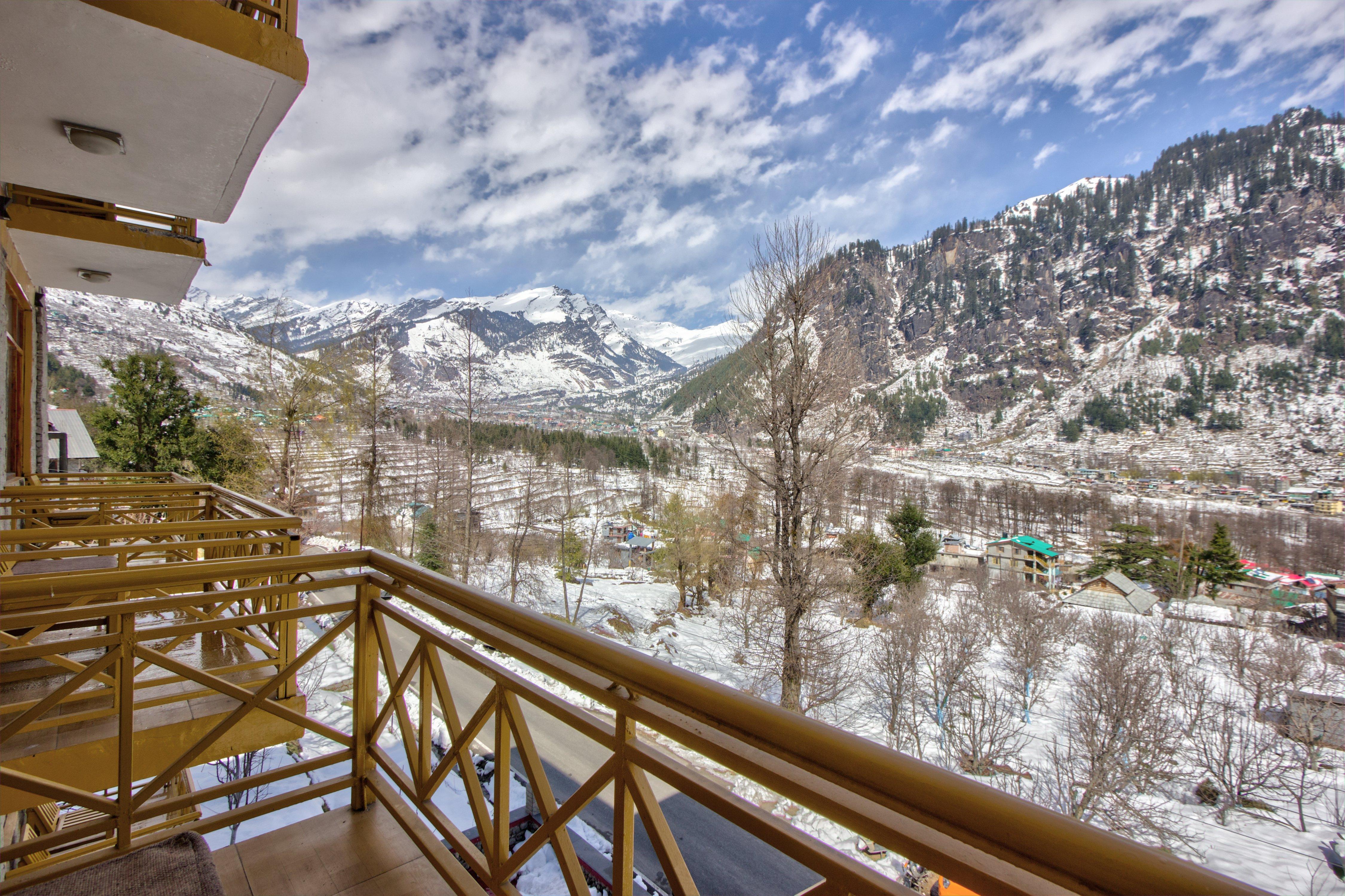 Vyas Vatika - Wooden exotic Resort (Jogni Waterfall & Rohtang pass Views) - Tap to explore photos