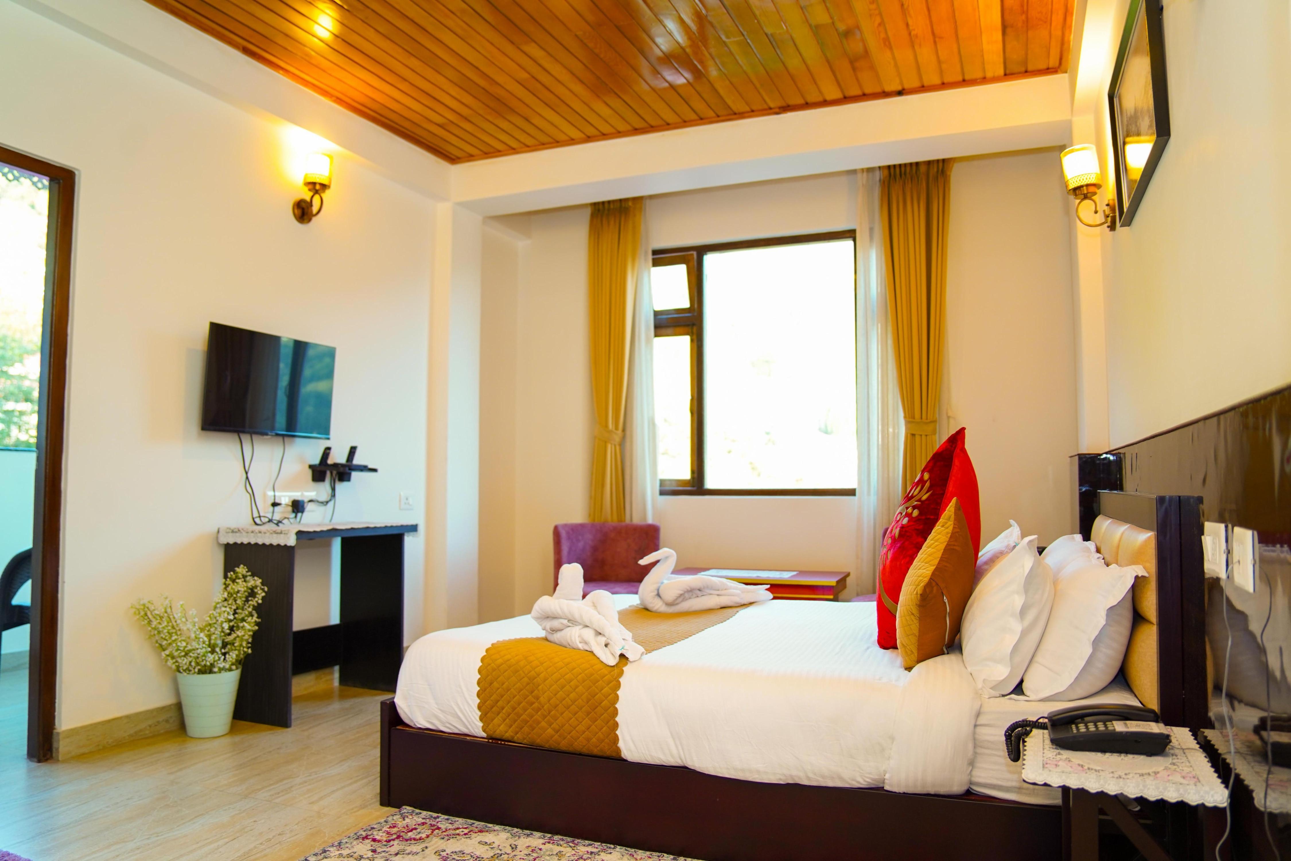 Maplewood Hotel & Spa Room Type - Super Deluxe Room with mountain view balcony