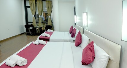 The Altruist Katra Hotel Room Type - Royal Family 6 Bedded Suite Room