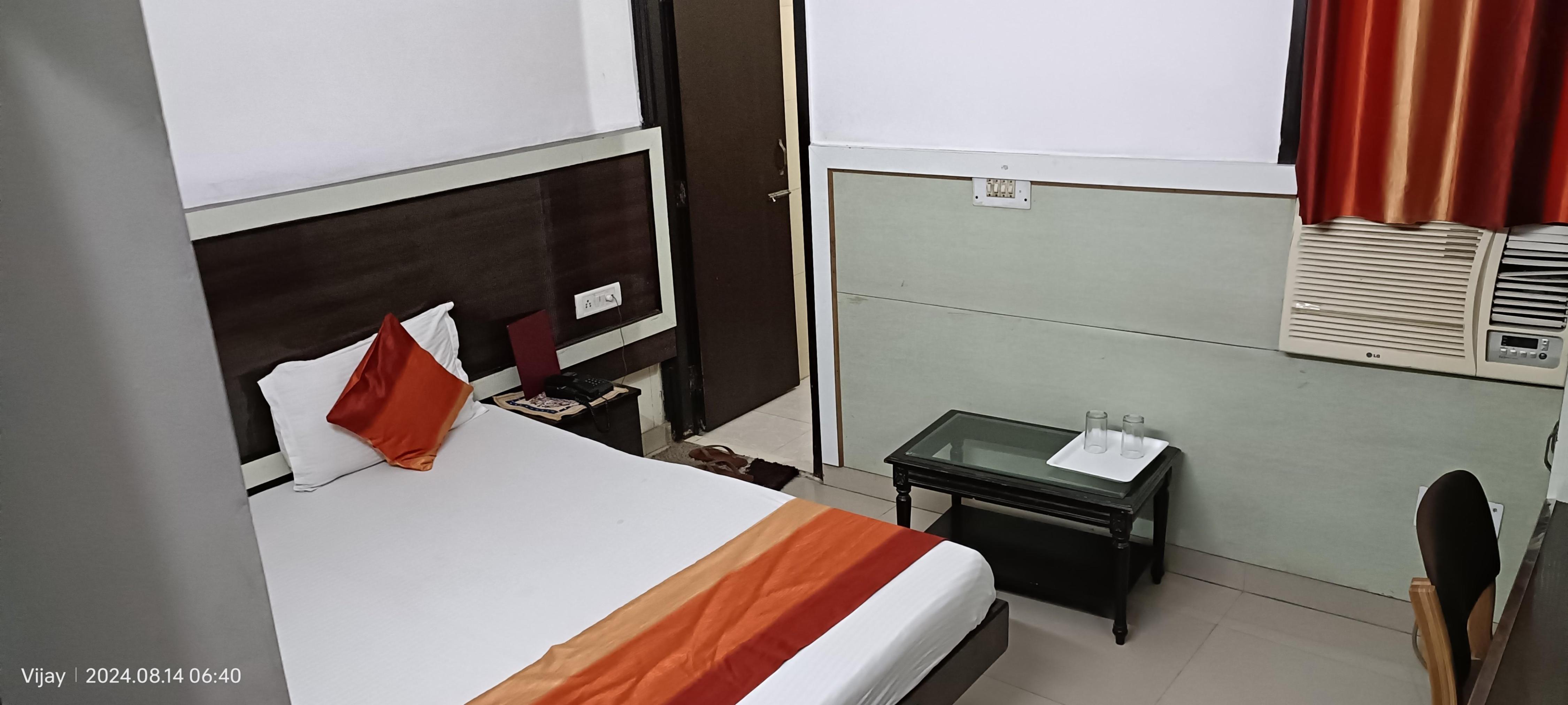 Hotel Su Shree Continental Near NDLS Station (Free Car Parking) - Tap to explore photos
