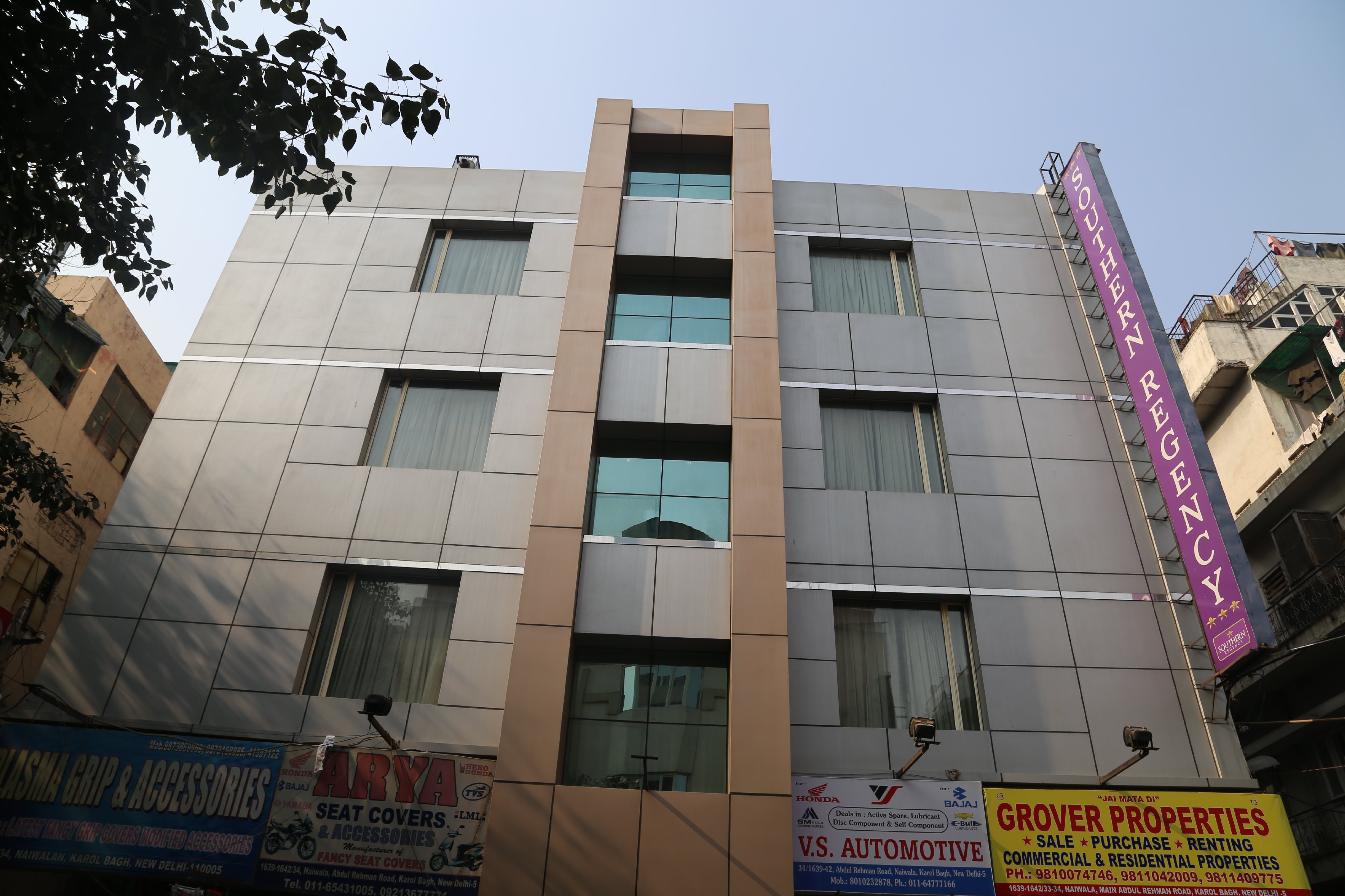 Hotel Southern Regency - Karol Bagh - Tap to explore photos