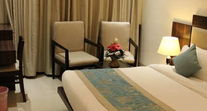 Bhawna Clarks Inn Room Type - Superior Room with Queen Bed Bhawna Clarks Inn Room Type - Superior Room with Queen Bed