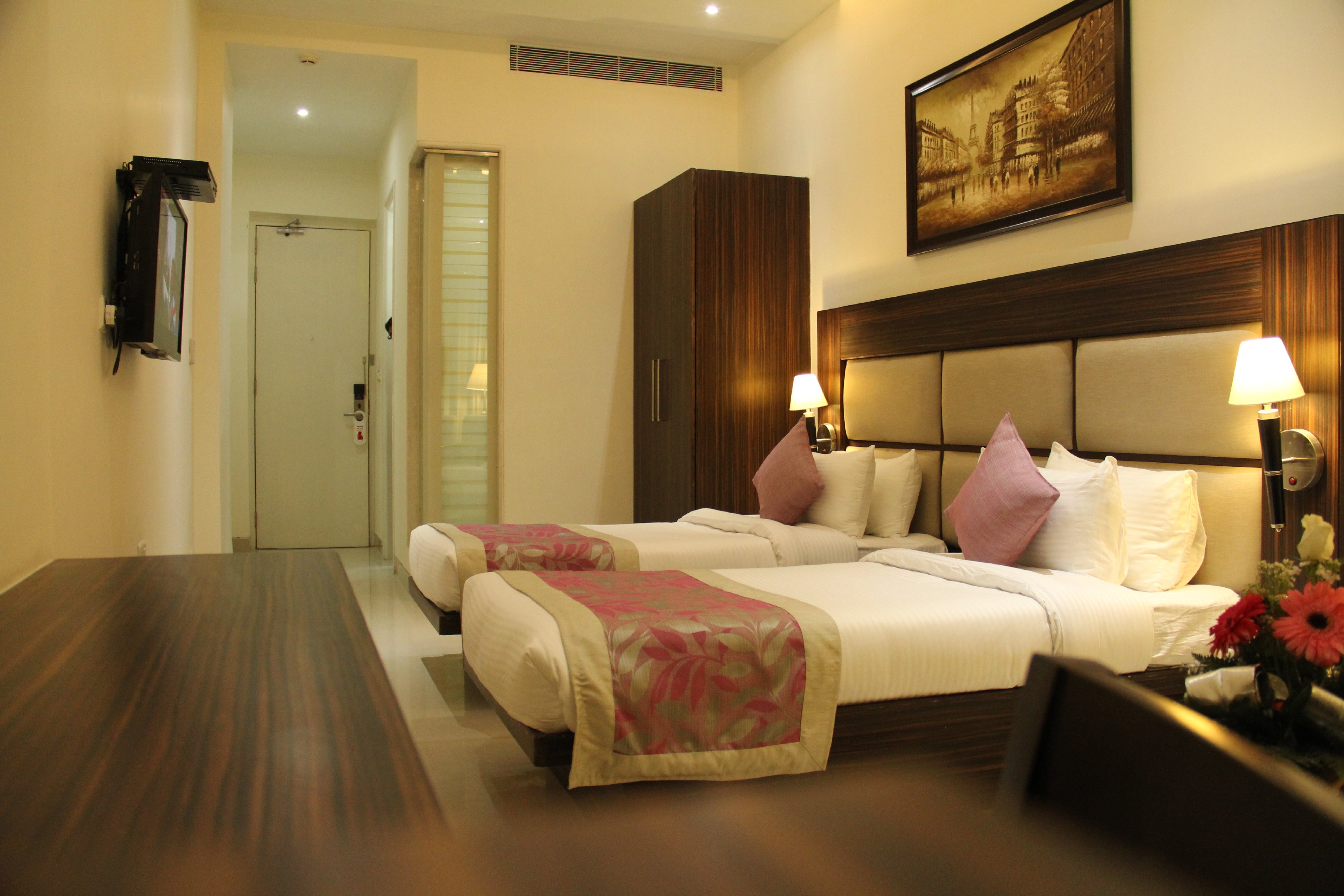Bhawna Clarks Inn Room Type - Deluxe Room with Twin Bed