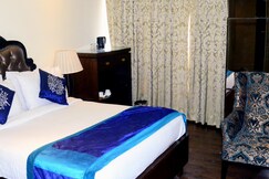 Address of Hotel Golden Oak