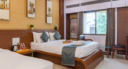 hotel saishree Room Type - Super Deluxe Room (Room With 1 King and 1 Single Bed) hotel saishree Room Type - Super Deluxe Room (Room With 1 King and 1 Single Bed)