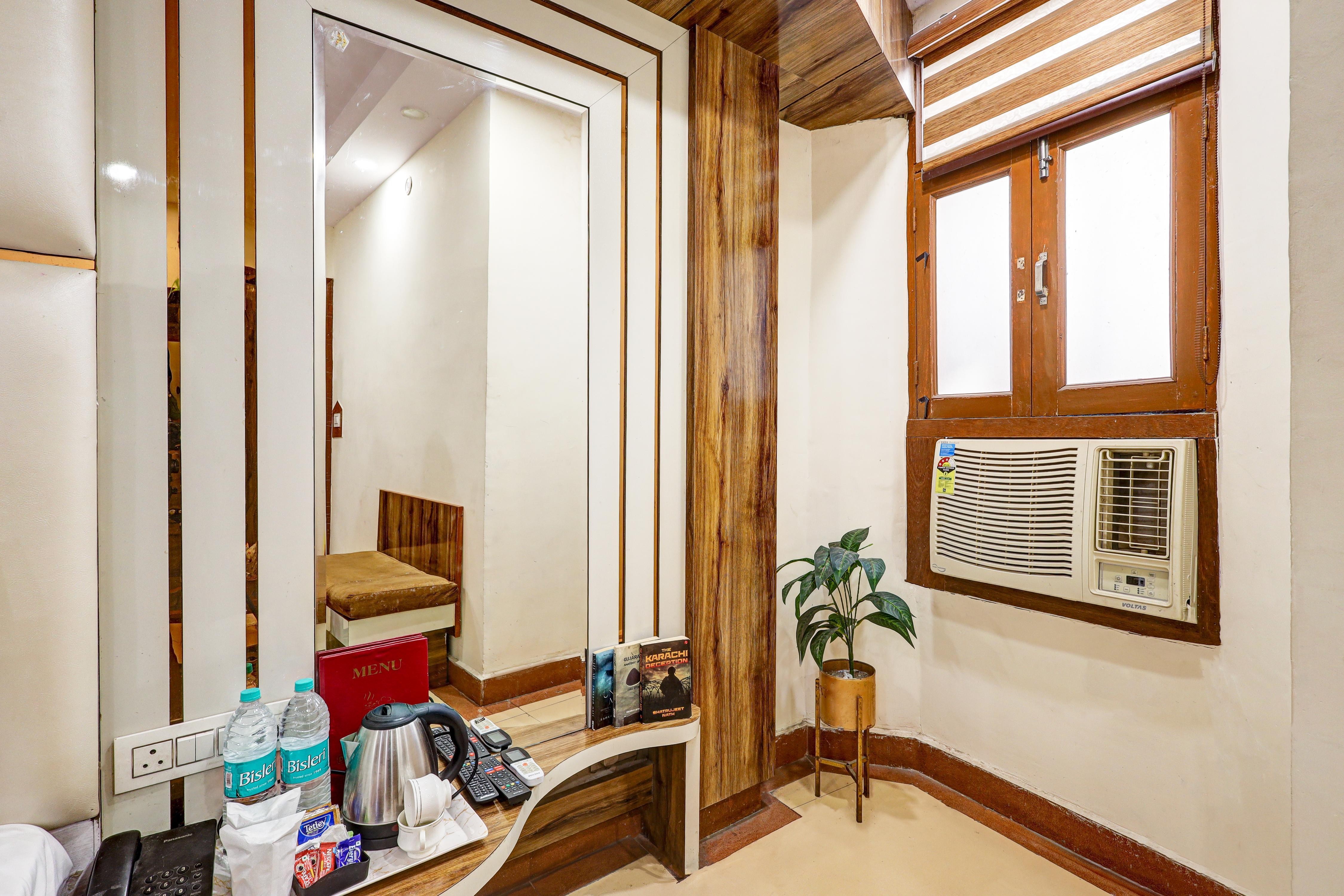Hotel Star Palace 1 Mins from New Delhi Railway Station & Connaught Place - Tap to explore photos