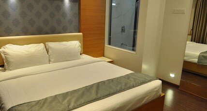 Tarawade Clarks Inn Room Type - Deluxe Room