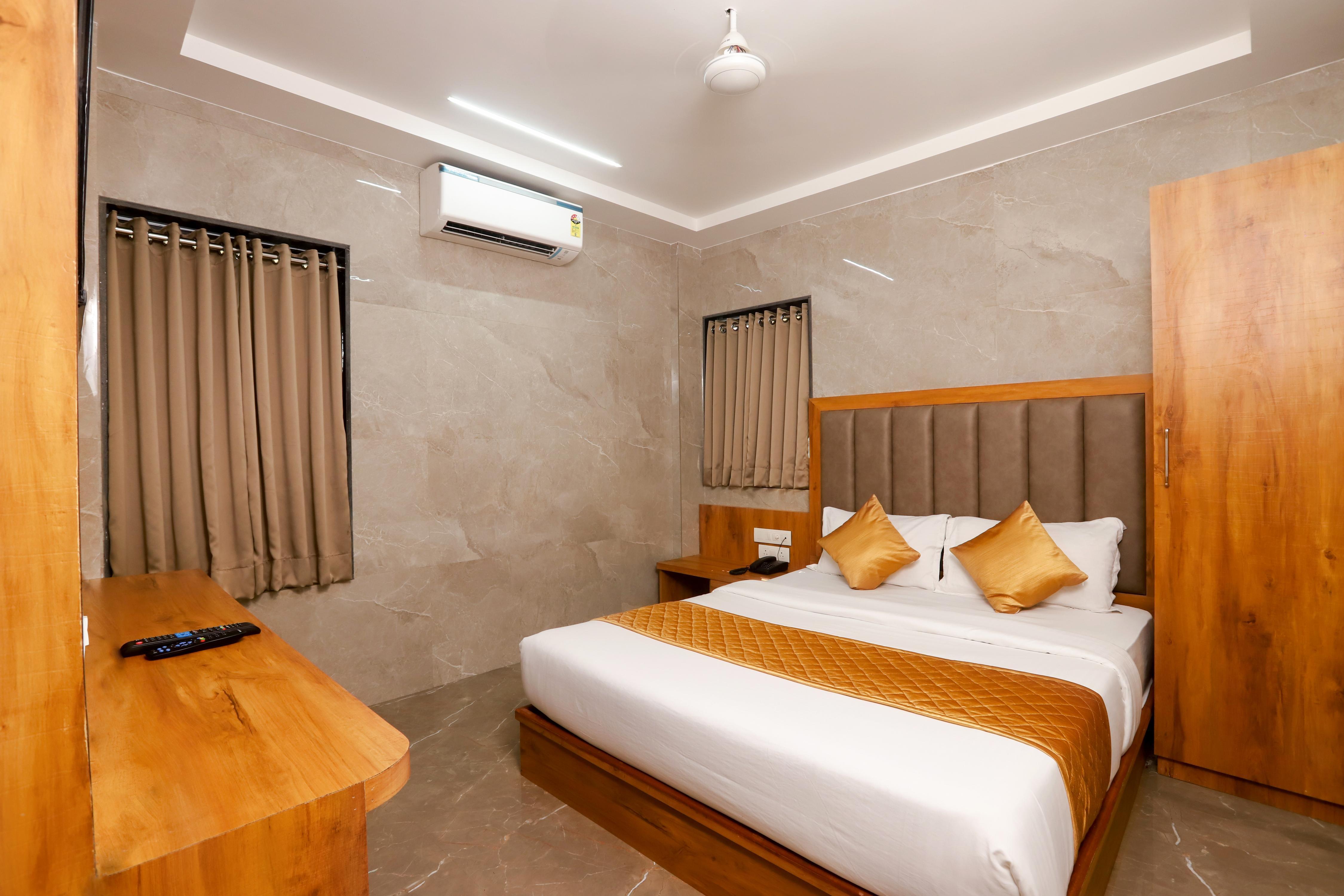 Hotel Karishma- Near Dadar Railway Station Room Type - Deluxe Double Room