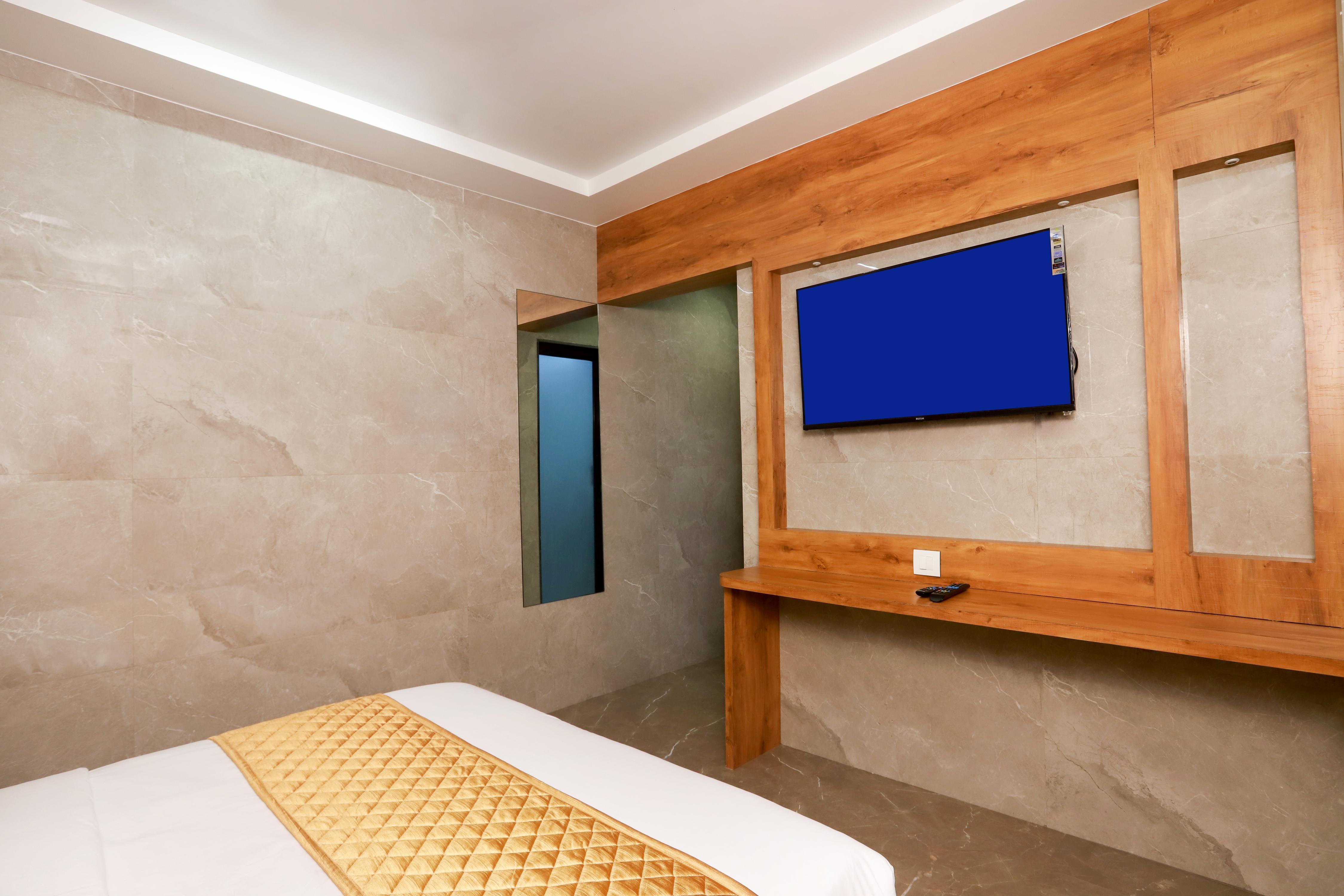 Hotel Karishma- Near Dadar Railway Station - Tap to explore photos