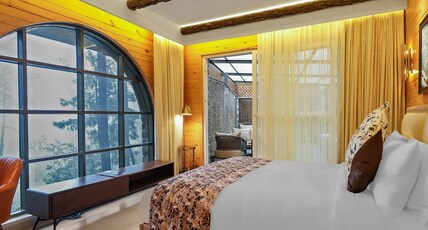 Kasauli Hills Resorts Room Type - Queen suite