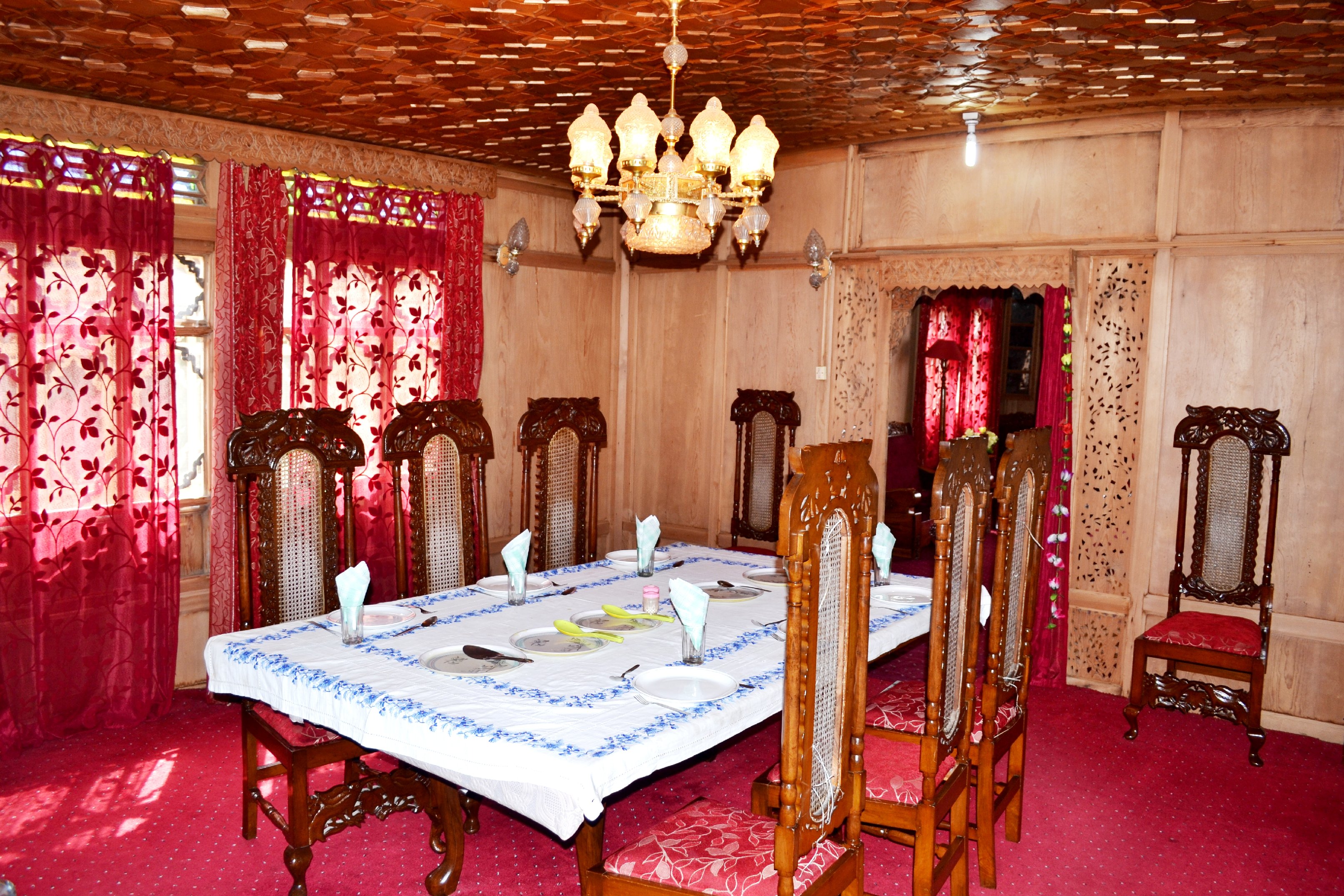  HOUSE BOAT LAKE THAO