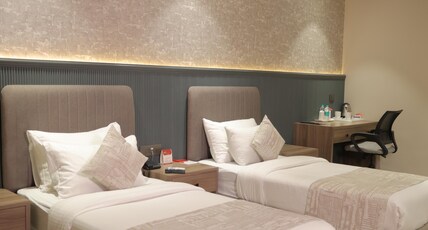 Hotel Sobti Continental Room Type - Elite Room with Living Area and Work Desk