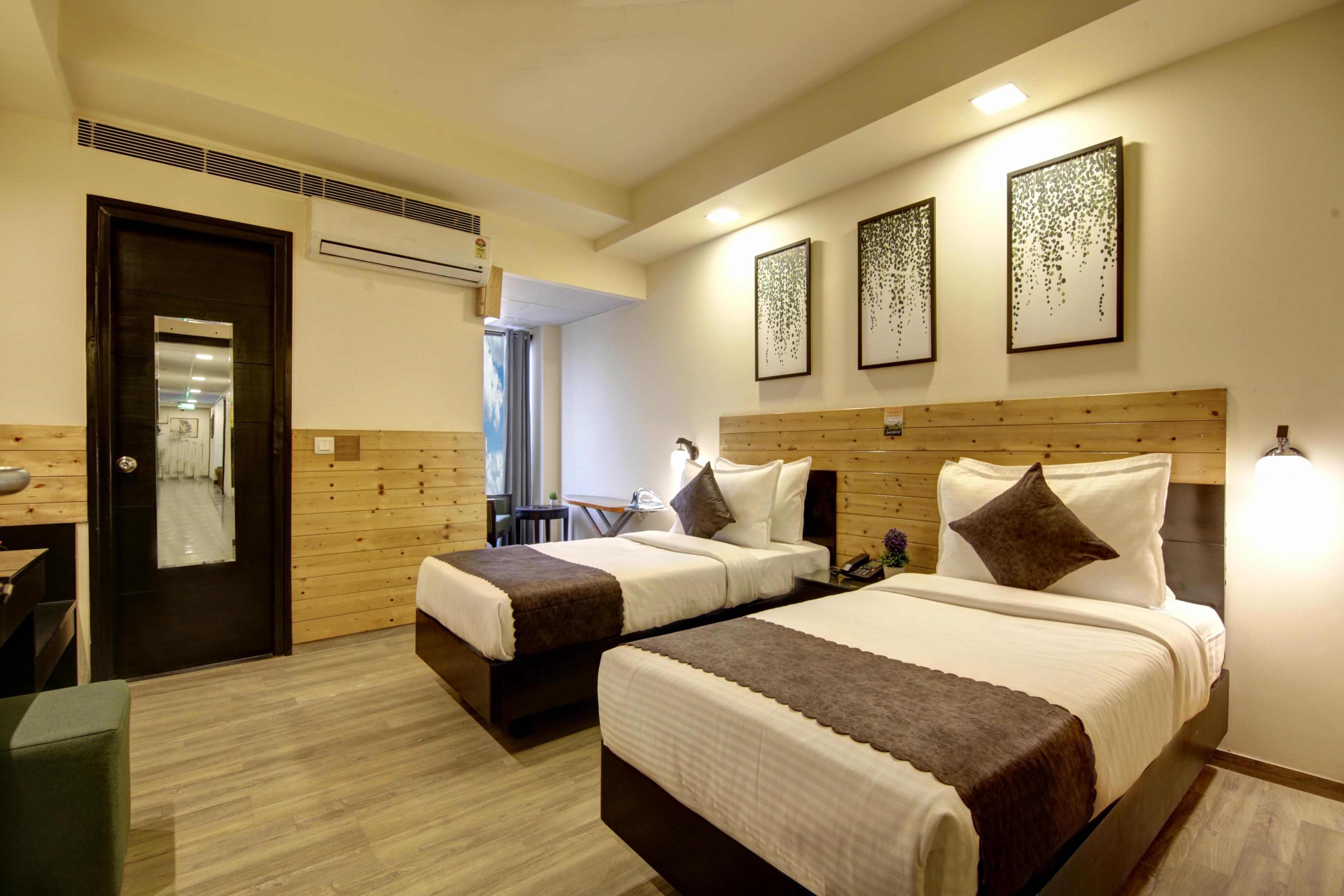 Saltstayz Select - Nehru Place & New Friends Colony - Tap to explore photos