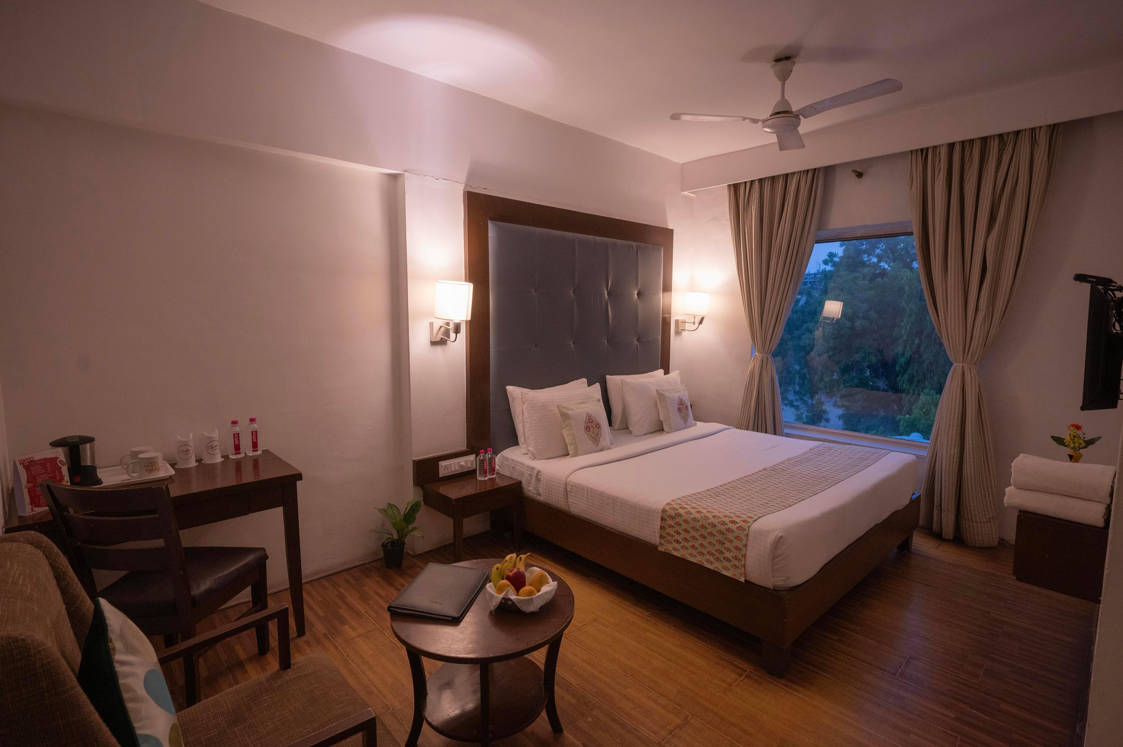 Ginger Bhavnagar Room Type - Premium Room with City view and King Bed