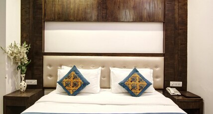 Hotel All Iz Well Room Type - Deluxe Room Non Ac with Complimentary Wi-Fi