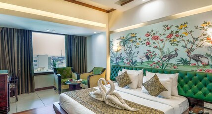 Saffron Leaf Room Type - Premier Room | Working desk + Free Wi-Fi + Central Location