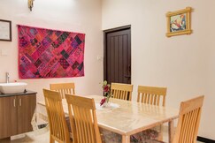 Corner Stay Race Course | Kitchen & Caretaker