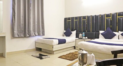 Hotel Ratandeep @ Paharganj Room Type - Classic Family Deluxe AC Room with WiFi Hotel Ratandeep @ Paharganj Room Type - Classic Family Deluxe AC Room with WiFi