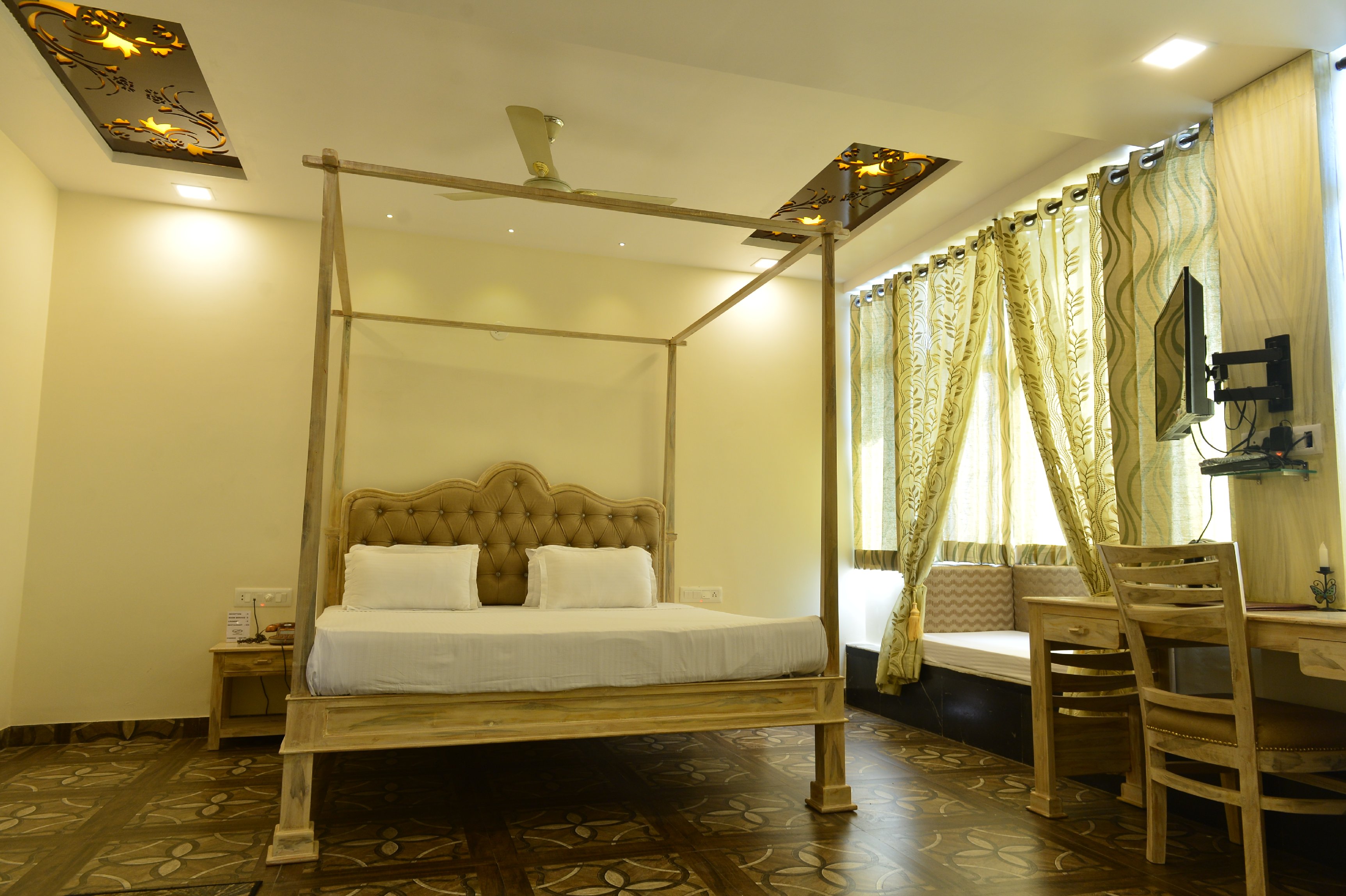Sargam Sadan A Boutique Lake View Hotel Room Type - Suite Lake View Room